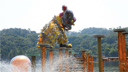 近日，2018“黄飞鸿杯”第十四届世界华人狮王争霸赛暨水上双狮挑战赛，在南粤名山西樵山天湖公园开擂。_副本.jpg