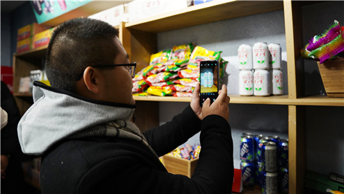 “伟大的变革——庆祝改革开放40周年大型展览”正在国家博物馆举行，展览以丰富的历史图片、文字视频、实物场景、沙盘模型等多种形式，为我们展开一幅改革开放40年波澜壮阔的历史画卷。（佛山新闻网张家欣摄）