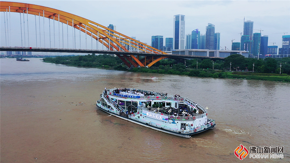 6月8日，潭洲水道游船项目试航，首期航线“龙舟广场环线”预计今年国庆开通。