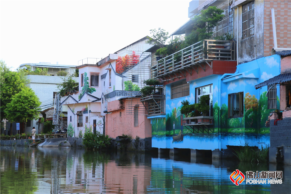 一花一世界，一墙一风景。在顺德容桂红星社区一河两岸的艺术墙绘，赋予了这条美丽乡村新的面貌。