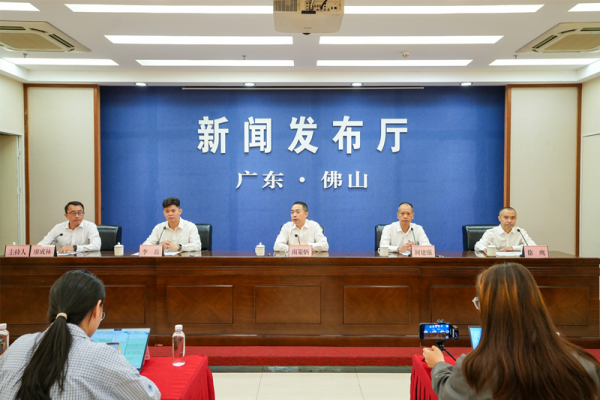 发布会现场1.jpg