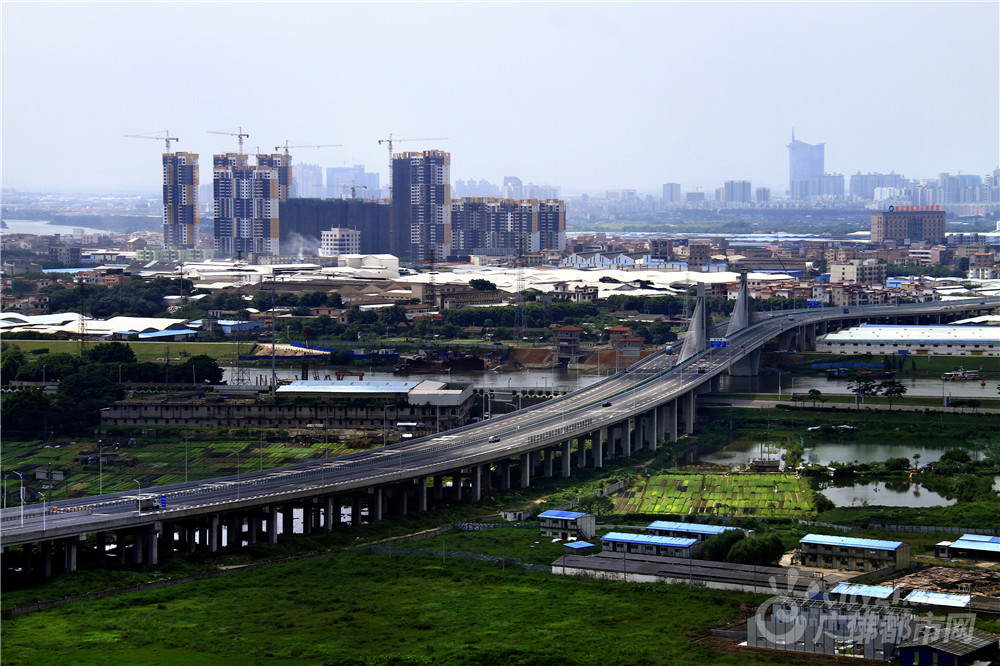 俯瞰佛山系列之三 作者：冷雨飘扬