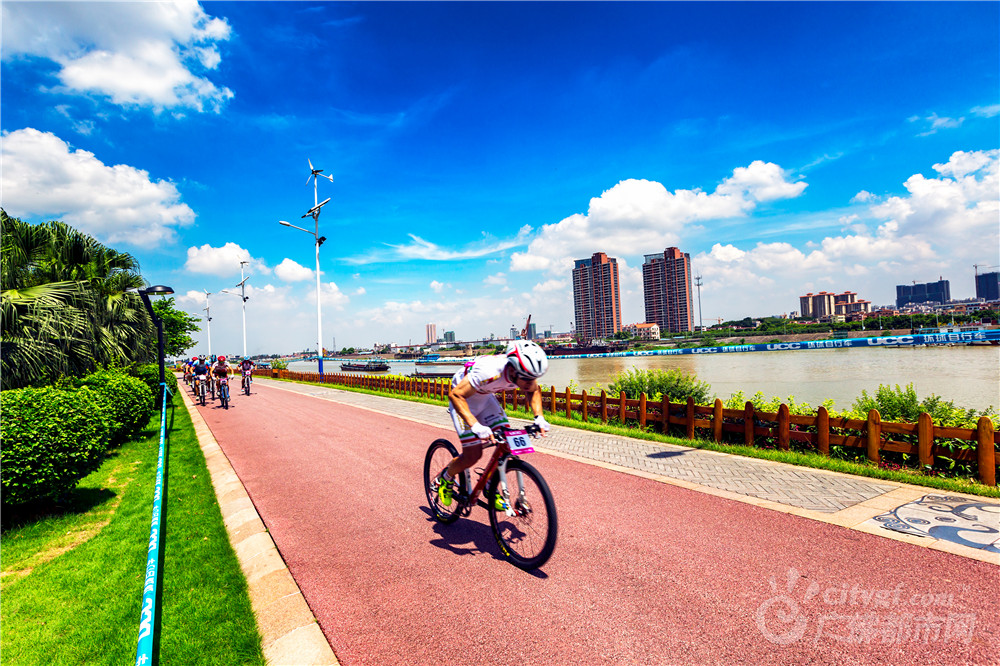 赛事沿途风光无限 作者：Fstomy