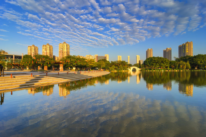 桂城千灯湖。（作者：霍广良，本图为“生态佛山，绿色生活”环保摄影作品评选获奖作品）
