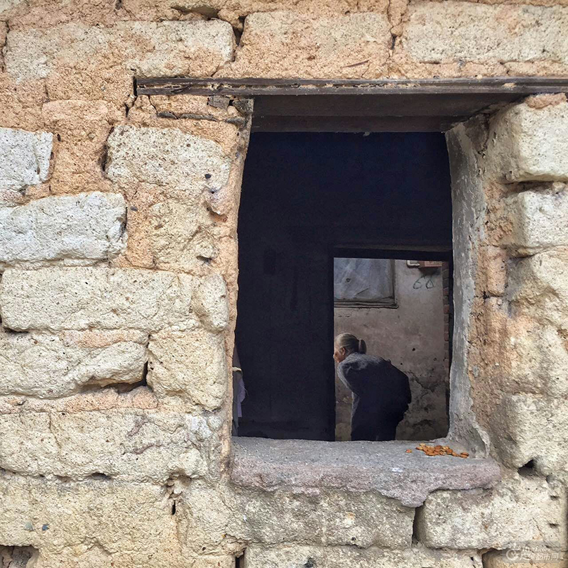 在这里，处处都有过去的影子。远离城市的喧嚣，云勇村还保持着最初的那份质朴。（村中一隅 广佛都市网记者谭杰才摄于云勇村）