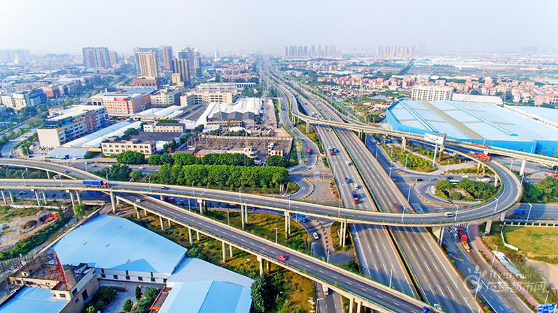 为纪念佛山一环建成十周年，佛山一环西拓工程与佛山地铁3号线今日动工，魁奇路东延线也于本日通车。图为佛山一环樵乐路立交。（拍摄：广佛都市网记者陈智杰）