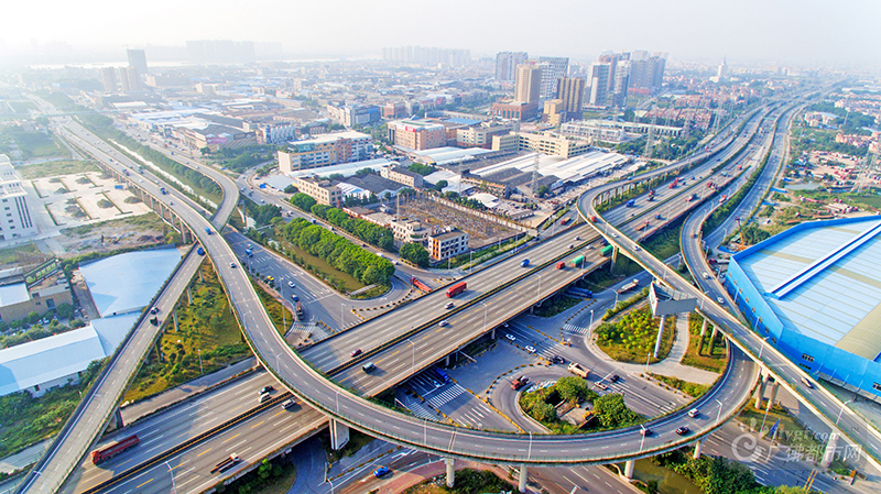 为纪念佛山一环建成十周年，佛山一环西拓工程与佛山地铁3号线今日动工，魁奇路东延线也于本日通车。图为佛山一环樵乐路立交。（拍摄：广佛都市网记者陈智杰）