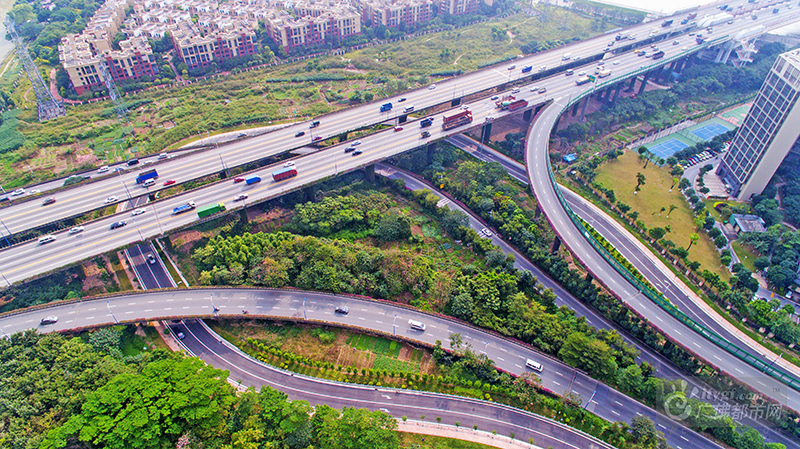 为纪念佛山一环建成十周年，佛山一环西拓工程与佛山地铁3号线今日动工，魁奇路东延线也于本日通车。图为佛山一环季华东立交。（拍摄：广佛都市网记者陈智杰）