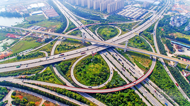 为纪念佛山一环建成十周年，佛山一环西拓工程与佛山地铁3号线今日动工，魁奇路东延线也于本日通车。图为佛山一环桂丹立交。（拍摄：广佛都市网记者陈智杰）
