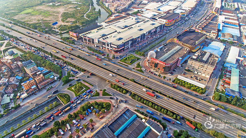 为纪念佛山一环建成十周年，佛山一环西拓工程与佛山地铁3号线今日动工，魁奇路东延线也于本日通车。图为佛山一环G325国道立交。（拍摄：广佛都市网记者陈智杰）