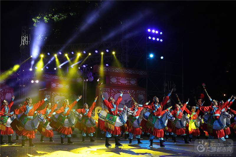 马色——《骏马奔腾》。广佛都市网记者陈智杰摄