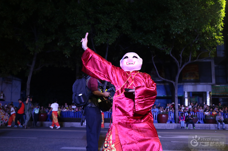 神态可掬的大头佛。广佛都市网记者黎小文摄