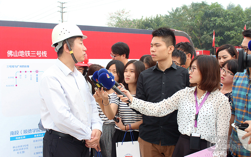市铁投集团董事长胡拯民接受媒体采访。（摄影记者：广佛都市网记者李仁生）