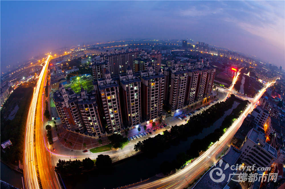 顺德伦教夜色迷人。作者：何迎僖