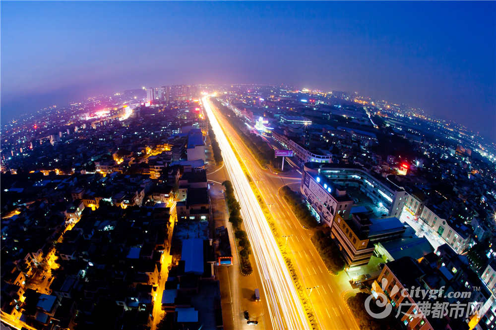 顺德伦教夜色迷人。作者：何迎僖