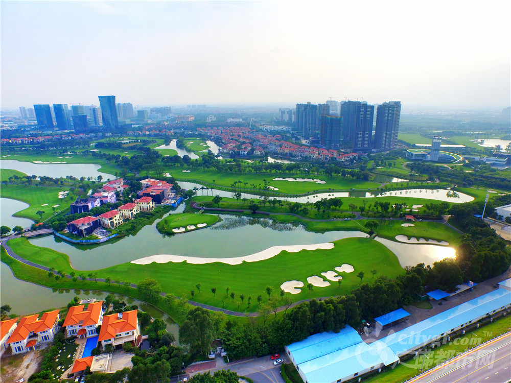 北滘君兰河畔高尔夫球场美景 作者：冷雨飘扬