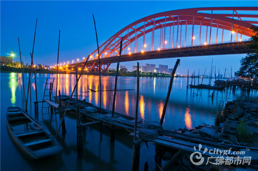 佛山新城东平河 作者：霍广良