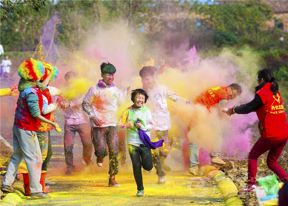欢乐彩跑（摄于南海丹灶）作者：霍广良