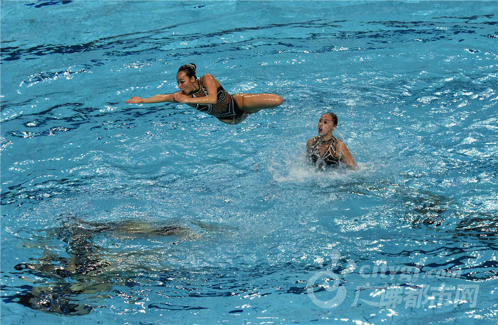 水上芭蕾（摄于世纪莲体育馆） 作者：江光华