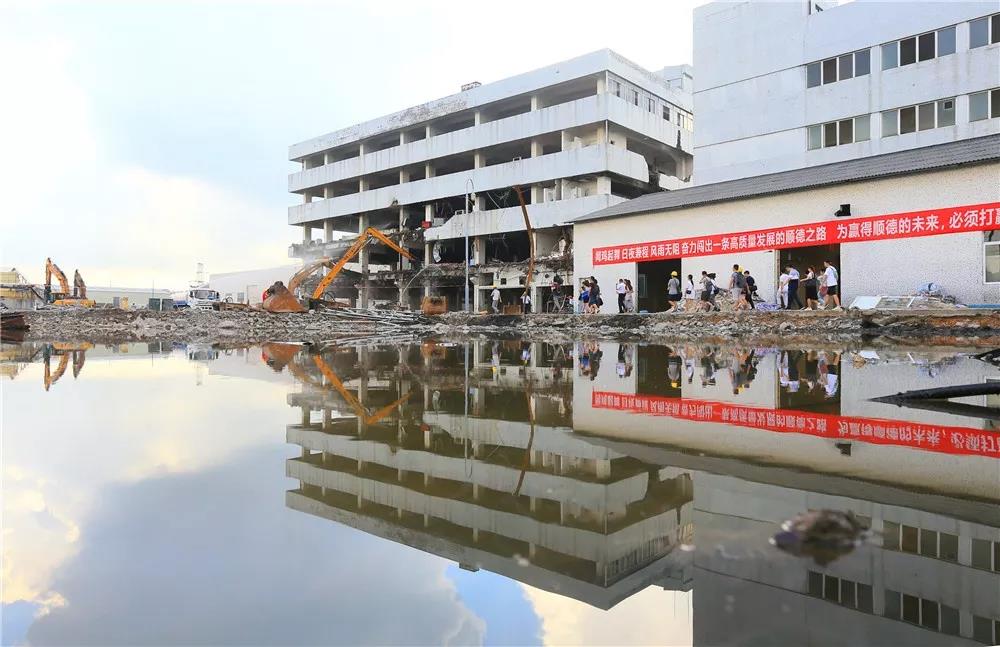 7月25日上午，位于大良沙头工业区顺德酒厂旧址进行清拆.jpg